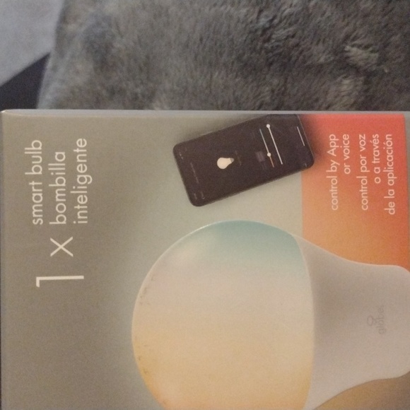globe smart bulb w/remote. Turnable white shades.800Lumens bright.🆕 SEALED box. - Picture 2 of 9
